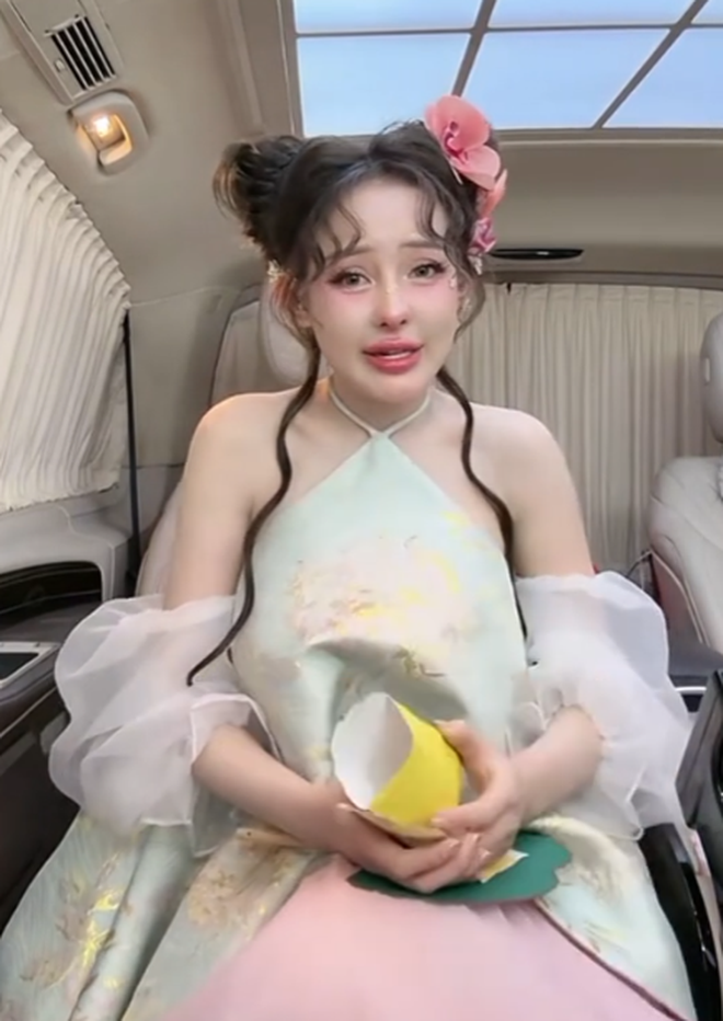 Ngân 98 thái độ ra mặt khi nhận lì xì rỗng- Ảnh 4. Ngân 98 thái độ ra mặt khi nhận lì xì rỗng- Ảnh 4.