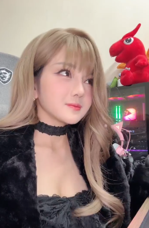 Nữ streamer đời đầu