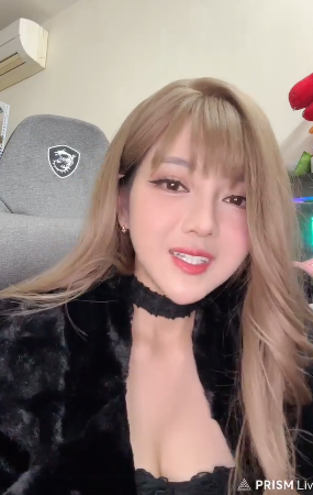 Nữ streamer đời đầu