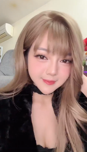 Nữ streamer đời đầu