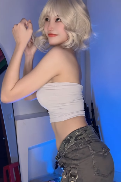 Sau màn biến hình nữ thư ký gây