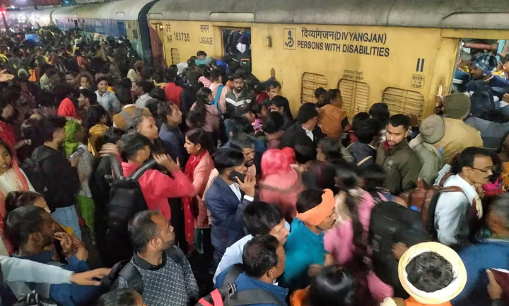 Giẫm đạp ở ga tàu Ấn Độ, ít nhất 15 người thiệt mạng- Ảnh 1. Giẫm đạp ở ga tàu Ấn Độ, ít nhất 15 người thiệt mạng- Ảnh 1.