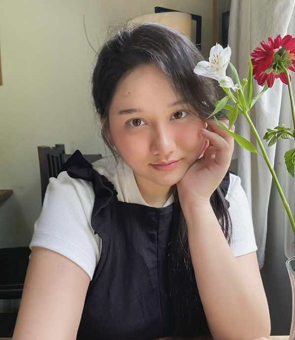 Diện đồ tập bó sát ra đường, fan không nhận ra Diện đồ tập bó sát ra đường, fan không nhận ra