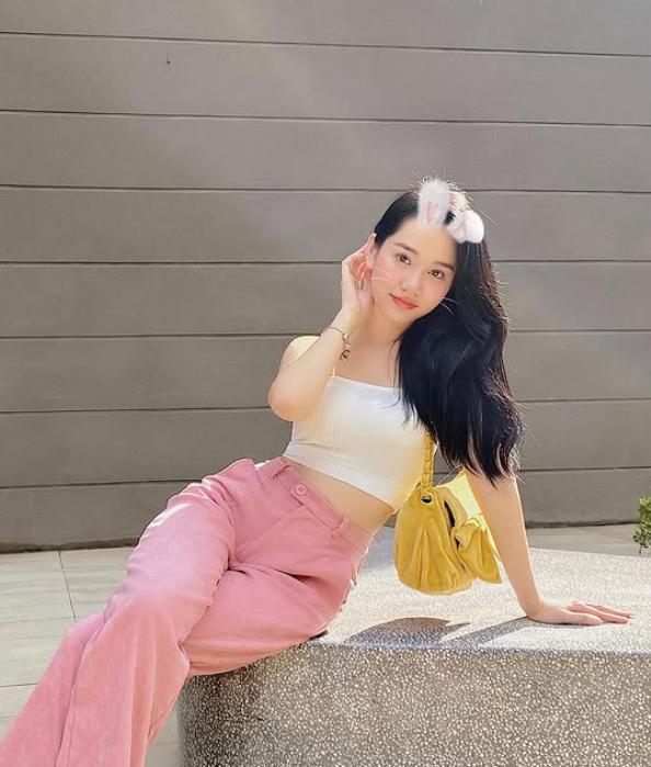 Diện đồ tập bó sát ra đường, fan không nhận ra Diện đồ tập bó sát ra đường, fan không nhận ra