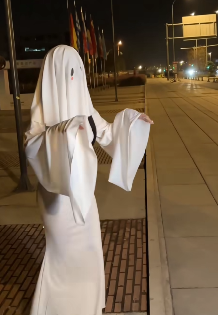 14 triệu lượt xem cô gái cosplay ma nữ, chỉ 9 giây nhưng đủ siêu lòng fan nam- Ảnh 4. 14 triệu lượt xem cô gái cosplay ma nữ, chỉ 9 giây nhưng đủ siêu lòng fan nam- Ảnh 4.