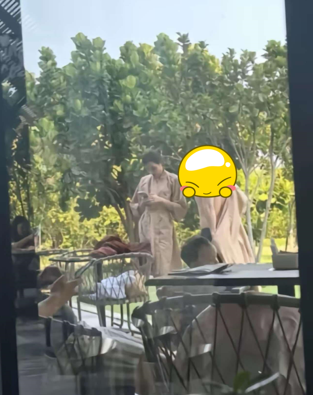 Hoa hậu Việt Nam phản ứng thế nào hậu lộ ảnh hẹn hò và nghi sắp cưới thiếu gia?- Ảnh 1. Hoa hậu Việt Nam phản ứng thế nào hậu lộ ảnh hẹn hò và nghi sắp cưới thiếu gia?- Ảnh 1.