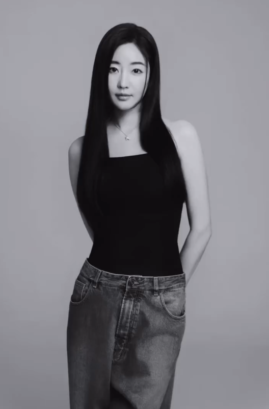 Mỹ nhân Khu Vườn Bí Mật tung bộ ảnh xinh hút hồn, nhưng sự thật đằng sau mới gây sốc!- Ảnh 4. Mỹ nhân Khu Vườn Bí Mật tung bộ ảnh xinh hút hồn, nhưng sự thật đằng sau mới gây sốc!- Ảnh 4.