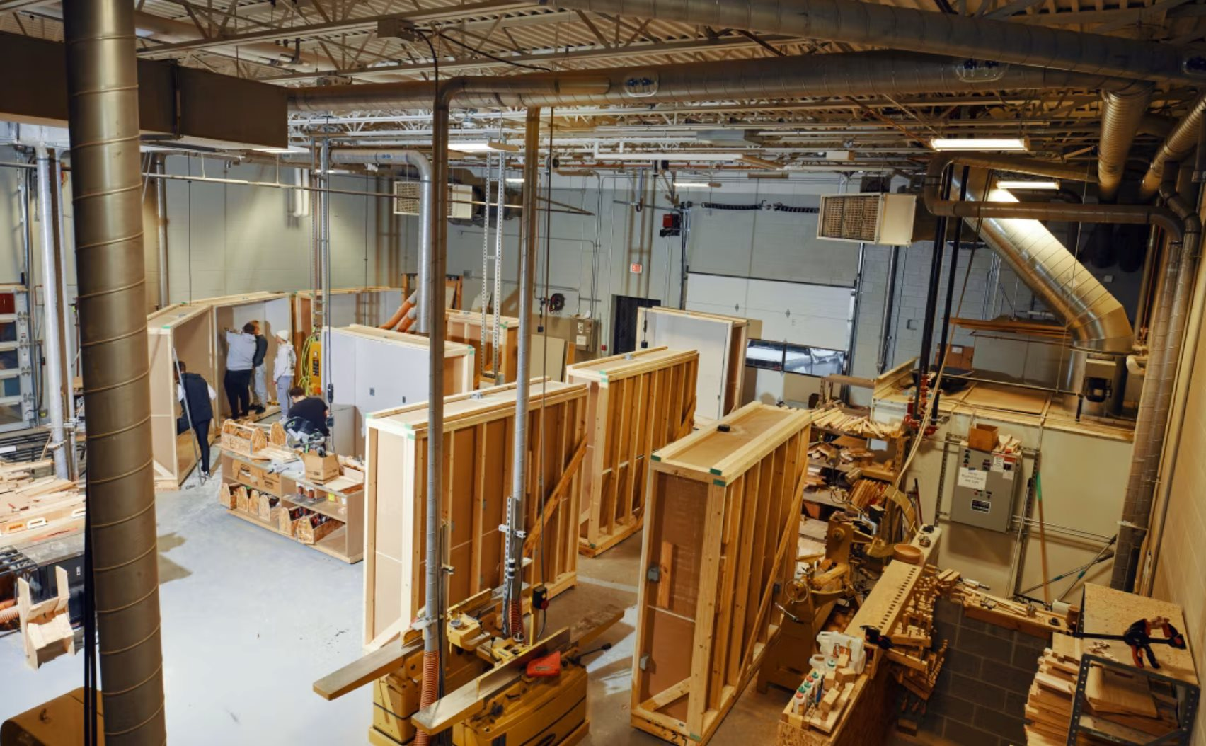 Nhóm nghề hưởng lợi đầu tiên từ AI: Suốt 42 năm bị ngó lơ, ‘hot’ trở lại vì không phải ai cũng chọn học đại học- Ảnh 1.