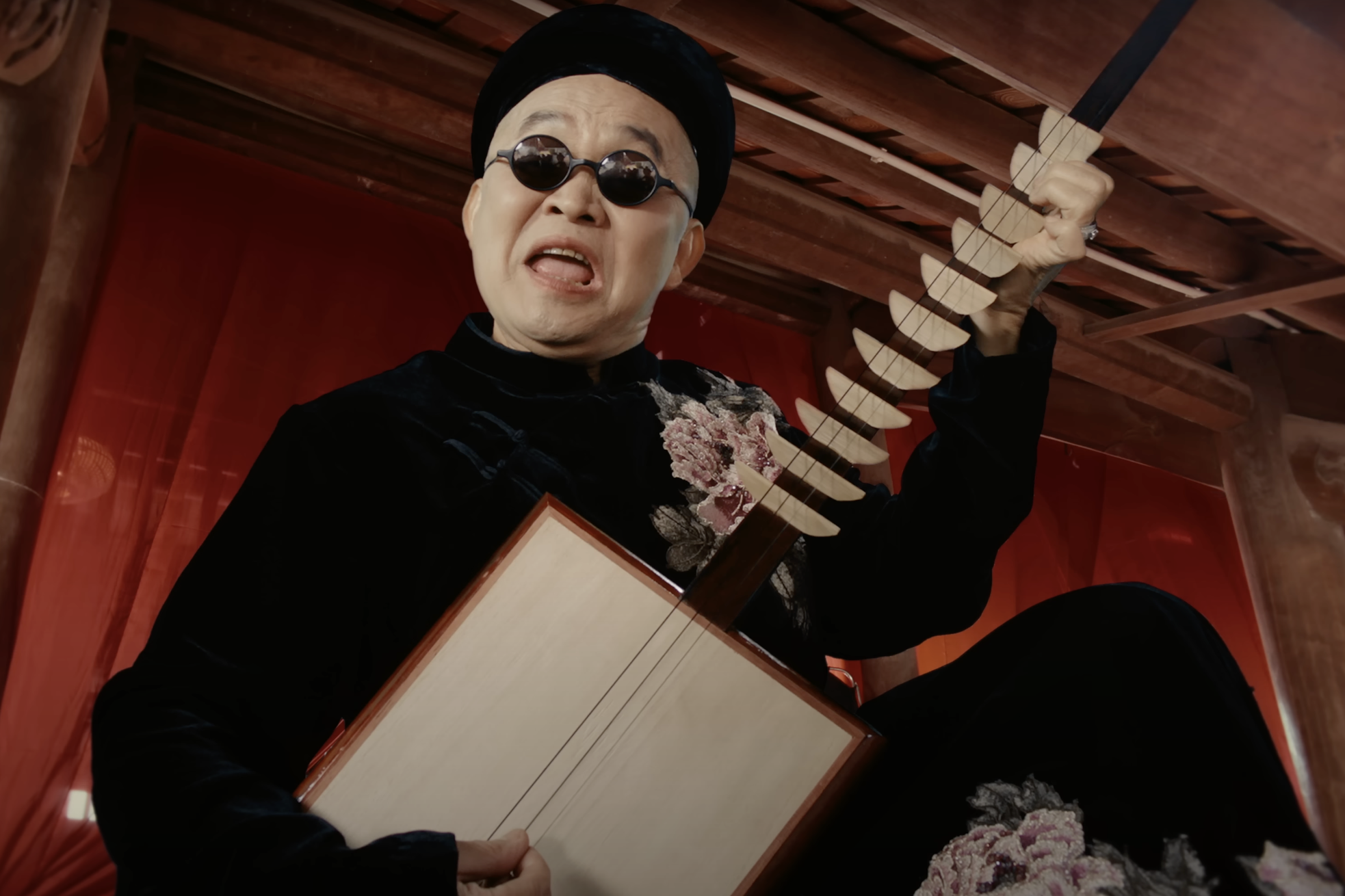 Bố cục âm nhạc hợp lý giúp Xuân Hinh thăng hoa ở một sản phẩm âm nhạc trẻ.