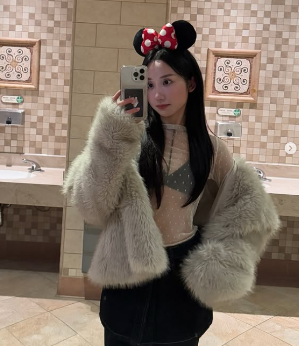 Mina Young tự tin diện thời trang xuyên thấu, có hành động cực tinh tế- Ảnh 6. Mina Young tự tin diện thời trang xuyên thấu, có hành động cực tinh tế- Ảnh 6.