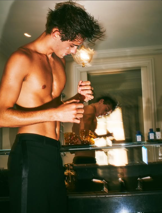 "Thiếu niên đẹp trai nhất thế giới" sau 9 năm gây bão toàn cầu: Nhan sắc chàng thơ thực sự không ai có thể rời mắt screenshot 2025 03 14 115402 17419281500772124891877 1741939558023 1741939558348665430846