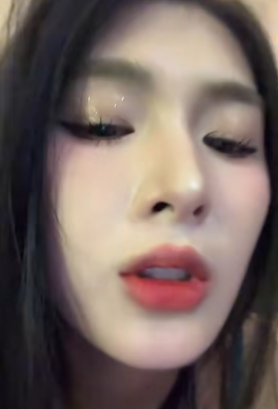 Quỳnh Alee tung video hấp dẫn,