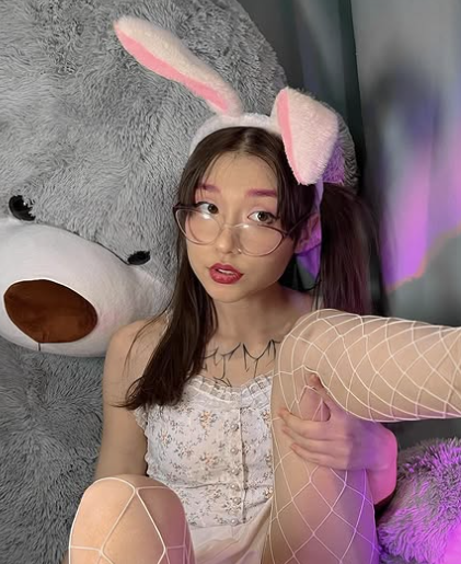 Không nhận ra dung nhan hiện tại của nữ streamer từng có hành động cực sốc trên sóng đến nỗi bị khóa kênh- Ảnh 2.