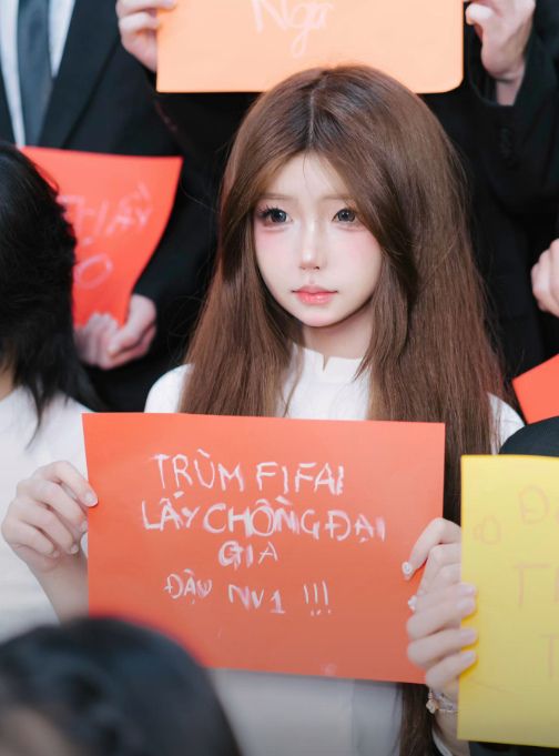 Cận cảnh nhan sắc gây xôn xao của hot girl tự nhận mình là Cận cảnh nhan sắc gây xôn xao của hot girl tự nhận mình là