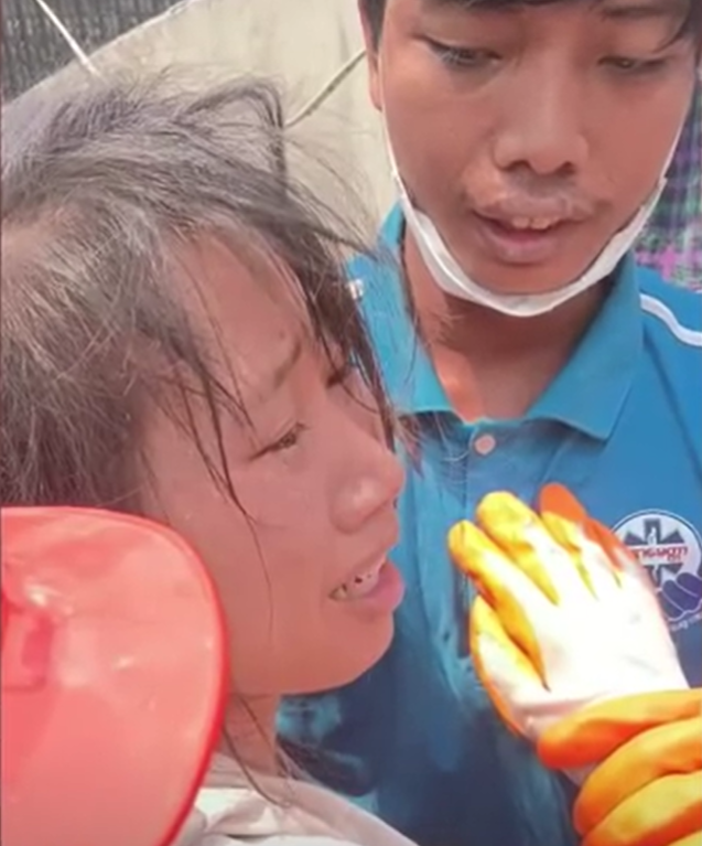 Bé gái mắc kẹt trong khách sạn đổ sập ở Myanmar sống sót thần kỳ sau 50 tiếng nhờ 1 thứ trong phòng- Ảnh 1. Bé gái mắc kẹt trong khách sạn đổ sập ở Myanmar sống sót thần kỳ sau 50 tiếng nhờ 1 thứ trong phòng- Ảnh 1.