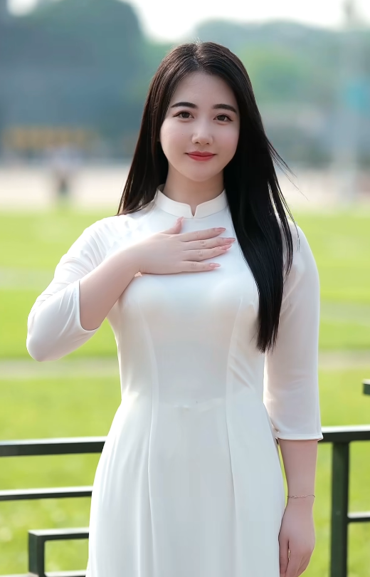 Cô giáo tiếng Nhật xuống phố, diện áo dài nhan sắc trong trẻo, fan nam muốn ngắm nàng thơ mãi không thôi!- Ảnh 5.