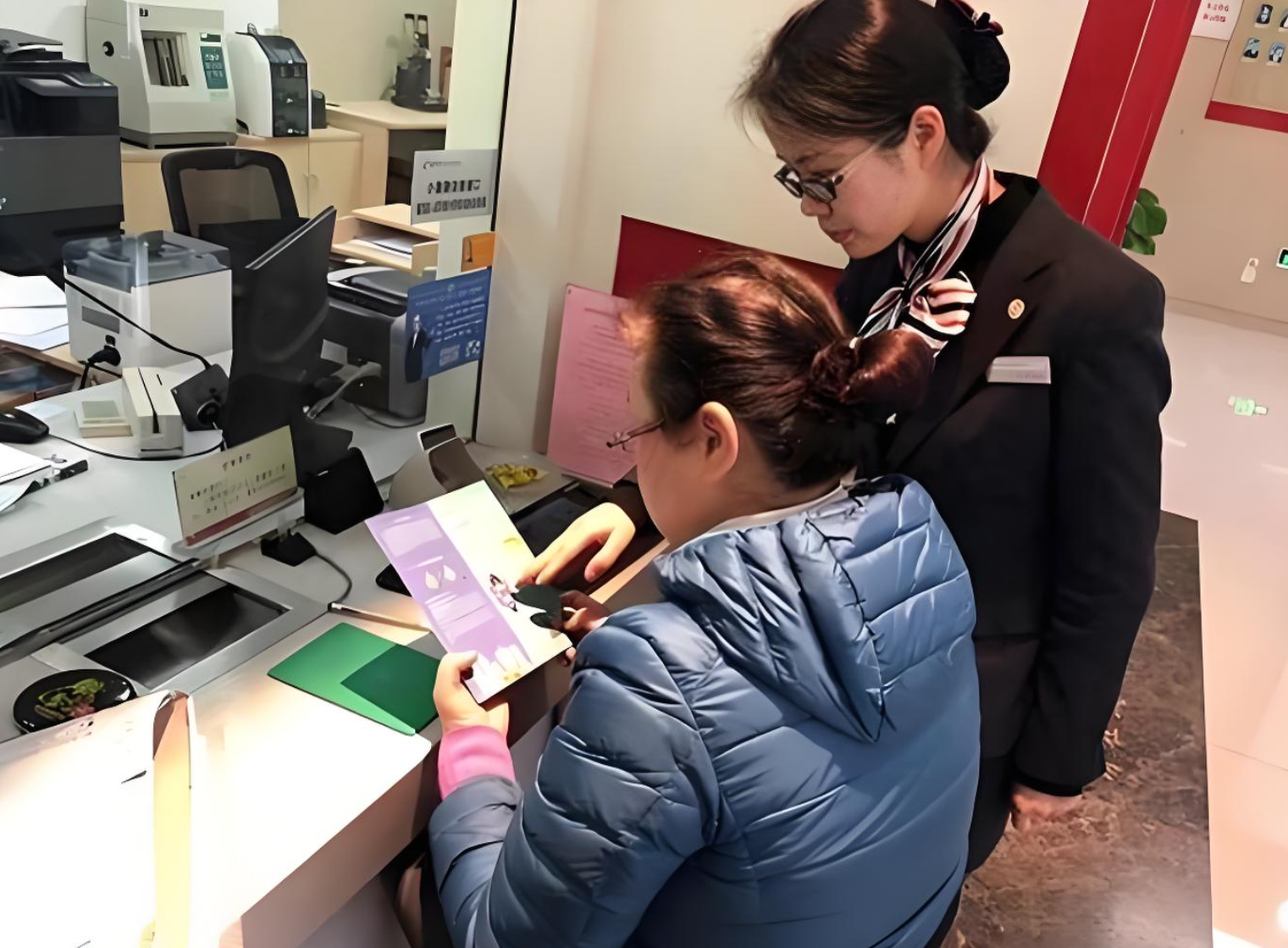 Người phụ nữ gửi tiết kiệm hơn 22 tỷ đồng với lãi suất 10%/năm, con trai đến ngân hàng rút thì được thông báo: “Chưa từng tiếp nhận số tiền này”- Ảnh 1. Người phụ nữ gửi tiết kiệm hơn 22 tỷ đồng với lãi suất 10%/năm, con trai đến ngân hàng rút thì được thông báo: “Chưa từng tiếp nhận số tiền này”- Ảnh 1.