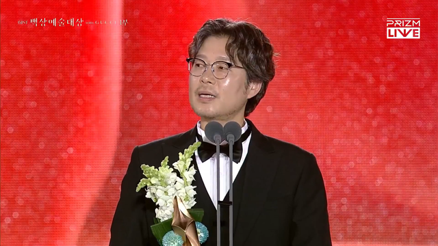 Trực tiếp Baeksang 2025: Khi Cuộc Đời Cho Bạn Quả Quýt được xướng tên ở giải Biên kịch xuất sắc nhất- Ảnh 4.