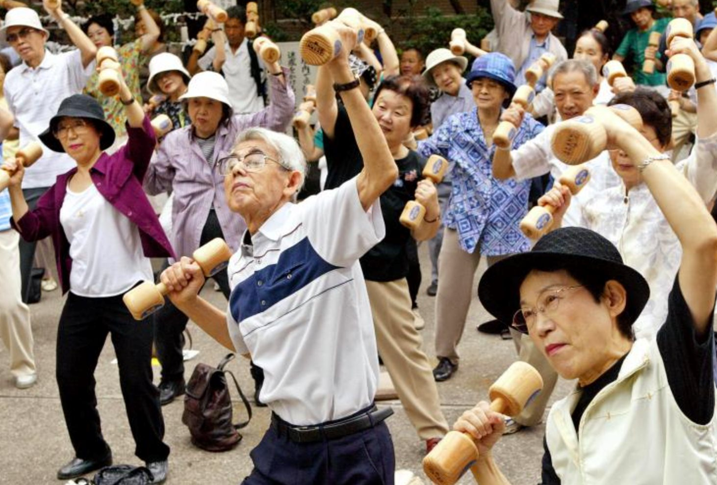 Chuyện lạ ở nền kinh tế lớn thứ 4 thế giới: 5 triệu cụ già trên 70 tuổi vẫn đi làm kiếm sống, 60 tuổi được coi là 'trẻ'- Ảnh 1. Chuyện lạ ở nền kinh tế lớn thứ 4 thế giới: 5 triệu cụ già trên 70 tuổi vẫn đi làm kiếm sống, 60 tuổi được coi là 'trẻ'- Ảnh 1.