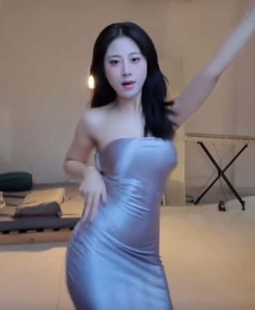 Nữ TikToker biến hình phong cách