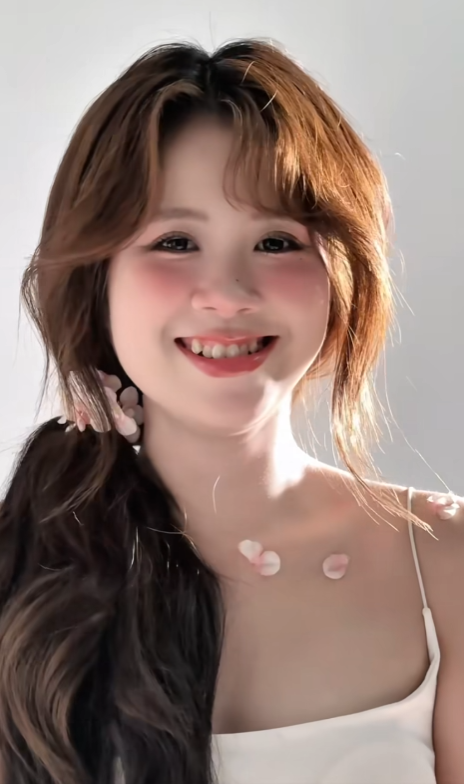 Bỏ trăm triệu trùng tu nhan sắc, hot TikToker nói gì khi nhận bình luận trái chiều- Ảnh 3. Bỏ trăm triệu trùng tu nhan sắc, hot TikToker nói gì khi nhận bình luận trái chiều- Ảnh 3.