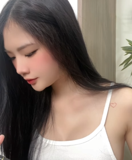 "Nóng" hơn cả clip của Chang Xi, dân mạng xôn xao với khoảnh khắc chơi đàn táo bạo screenshot 2025 06 12 162656 1749720437526770800948 1749782588717 17497825889841230723399