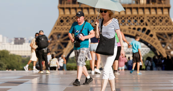 Tháp Eiffel đóng cửa, ngừng đón khách du lịch 28 Tháp Eiffel đóng cửa, ngừng đón khách du lịch screenshot 2025 07 02 120854 1751432938562353456242 1751440633476 17514406337591092947449 0 135 743 1324 crop 17514406577471148768719png