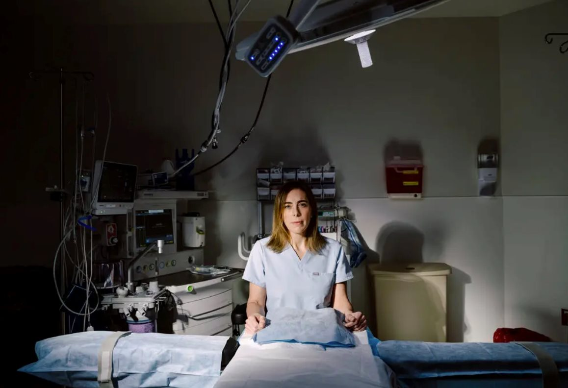 Khủng hoảng chưa từng có tại 1 tập đoàn bảo hiểm nổi tiếng: Nghi vấn gian lận y tế, mua chuộc viện dưỡng lão, CEO bị ám sát- Ảnh 2.