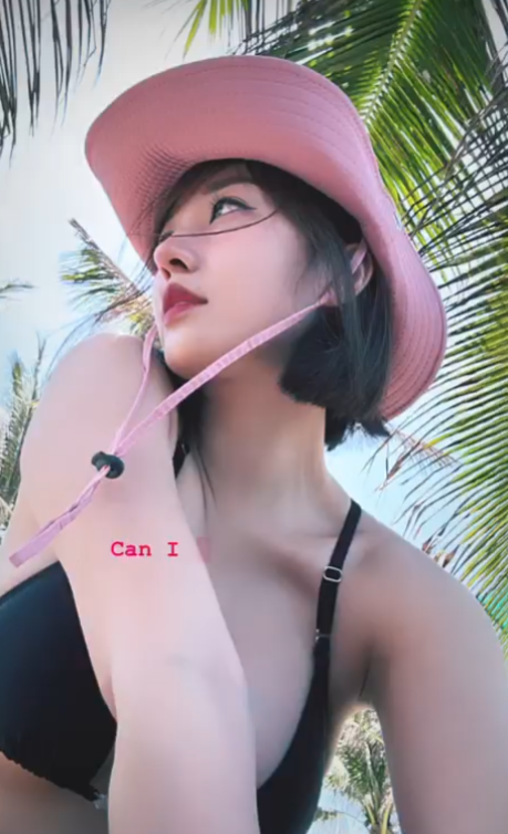 screenshot-2025-07-21-094909-17530677607621712477419-1753071313165-17530713134391810199623 "Bỏng mắt" với những shoot hình thả dáng của nàng "banker" hot nhất cõi mạng screenshot 2025 07 21 094909 17530677607621712477419 1753071313165 17530713134391810199623