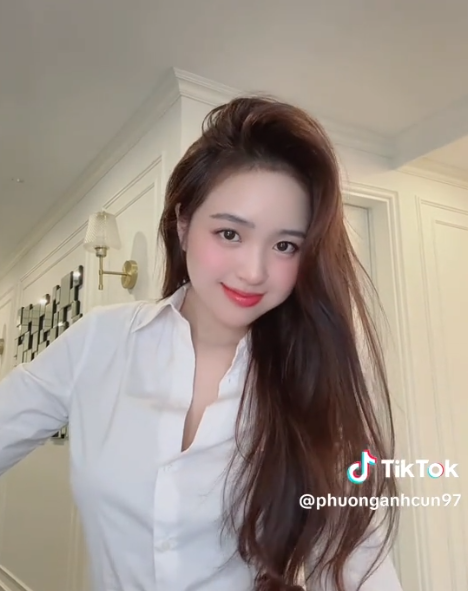 "Hot girl thư ký" lộ khoảnh khắc khiến fan nam rần rần mong muốn được che chở screenshot 2025 07 24 165240 17533511576371500779090 1753411264333 1753411264593612654447