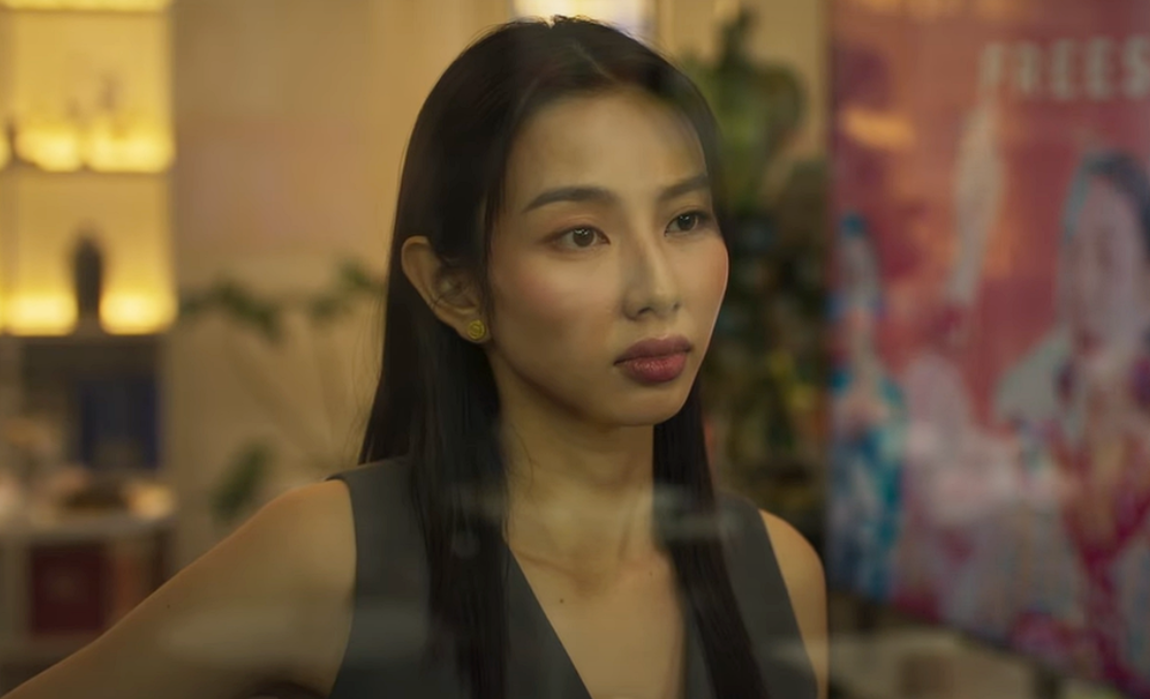 Hoa hậu Thùy Tiên gây sốc khi vẫn xuất hiện trong phim Chốt Đơn, chuyện gì đây?- Ảnh 4.