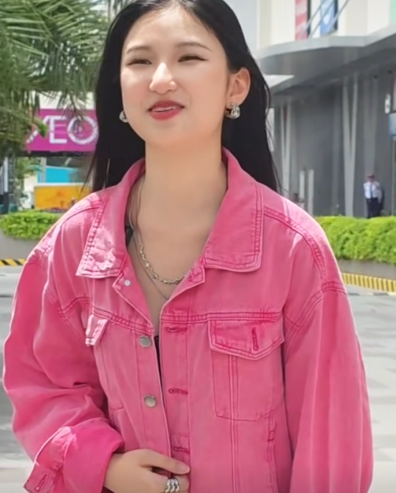 Nàng Mơ đơ mặt vì chiếc áo