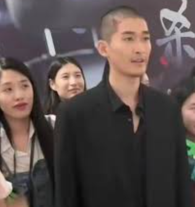 Sự hết thời của 1 sao hạng A: Từ soái ca ngôn tình đến ông hoàng phim rác, nhan sắc lẫn diễn xuất như dọa ma khán giả- Ảnh 11.