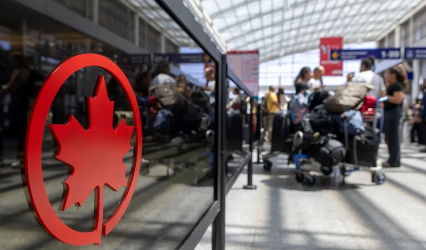 10.000 tiếp viên một hãng hàng không đình công khiến hơn 600 chuyến bay bị huỷ, 130.000 hành khách mắc kẹt- Ảnh 1.