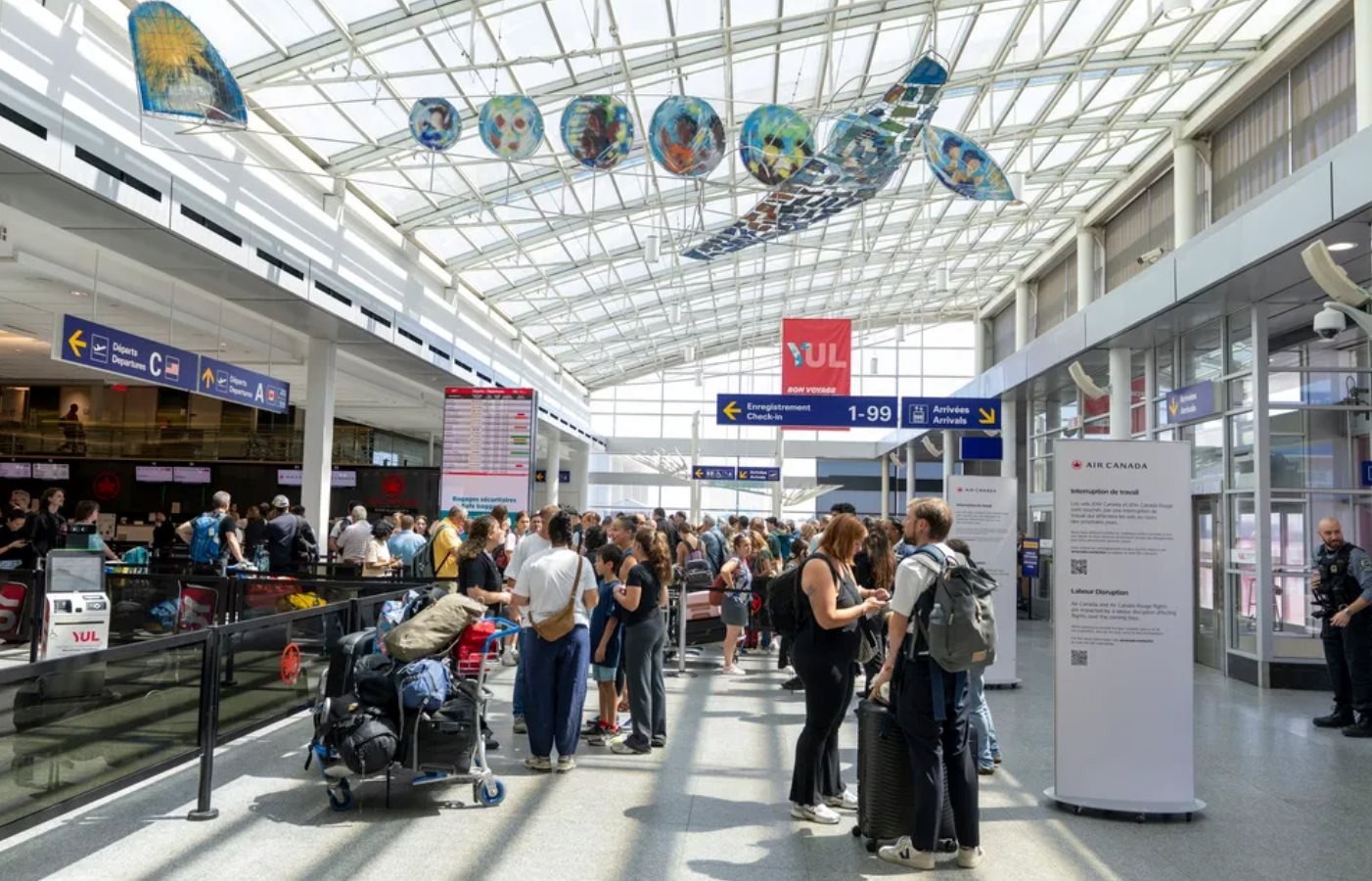 10.000 tiếp viên một hãng hàng không đình công khiến hơn 600 chuyến bay bị huỷ, 130.000 hành khách mắc kẹt- Ảnh 2.