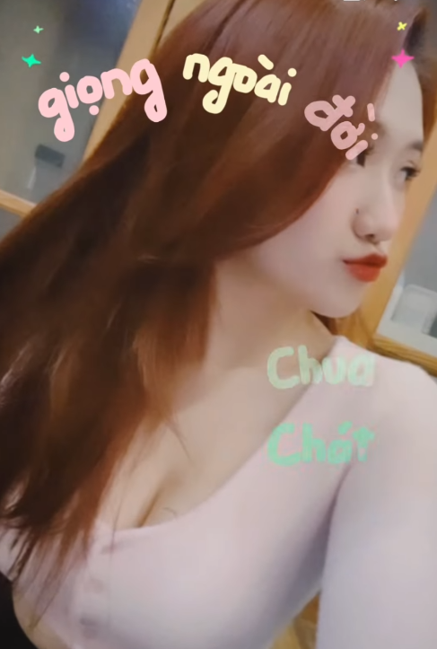 Không chỉ rạng rỡ trên sóng truyền hình, nhan sắc đời thường của nữ MC còn gây