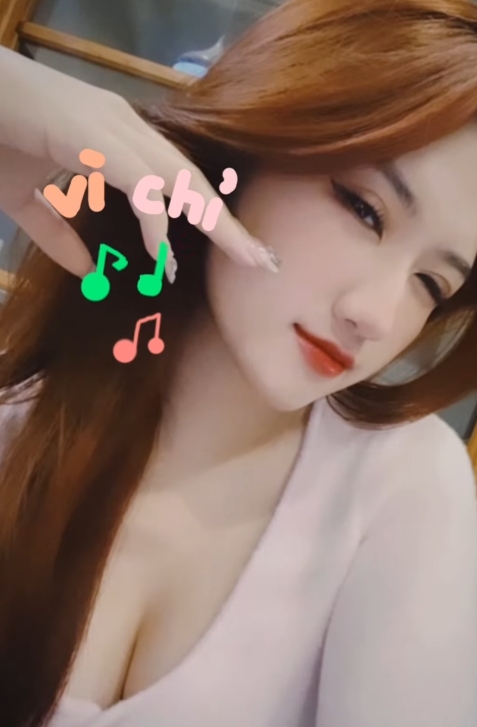 Không chỉ rạng rỡ trên sóng truyền hình, nhan sắc đời thường của nữ MC còn gây