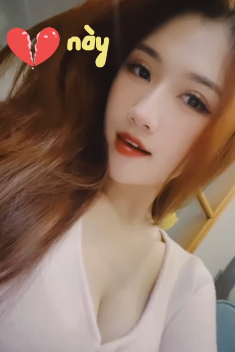 Không chỉ rạng rỡ trên sóng truyền hình, nhan sắc đời thường của nữ MC còn gây