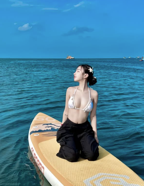 Fan cứng soi loạt hình ảnh nóng bỏng của