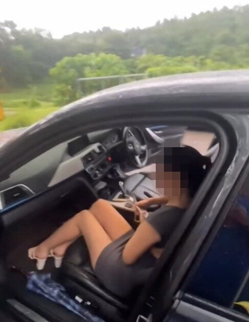 Bắt quả tang vợ ở trong ô tô cùng người đàn ông khác, chồng chất vấn thì sốc trước câu nói của kẻ thứ 3- Ảnh 1.