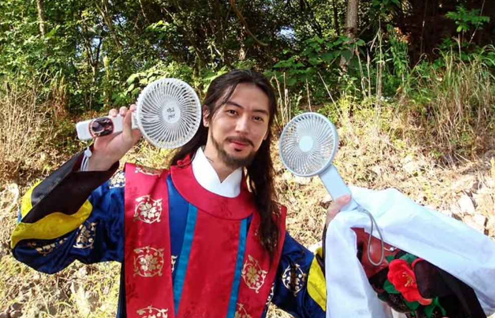 Nhìn mỹ nam này đóng cổ trang là tuyệt vọng cùng cực: Mới 29 mà như ông chú, làm bố nữ chính còn được- Ảnh 1.