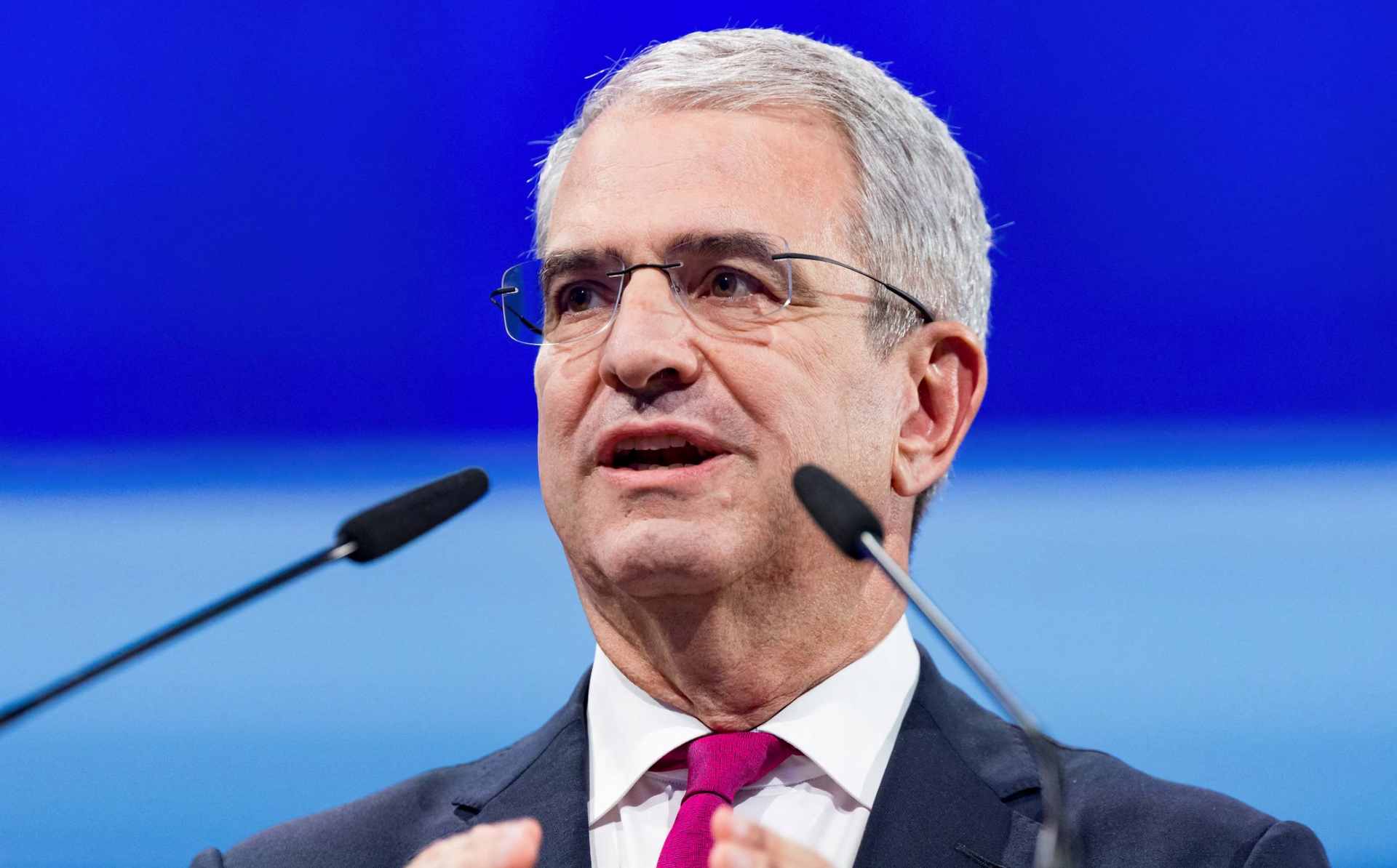 Nóng: CEO Nestlé bị sa thải không bồi thường vì quan hệ tình cảm bí mật với cấp dưới- Ảnh 1.