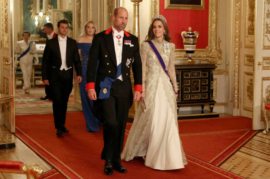 Ông Donald Trump ngồi cạnh Vương phi Kate tại quốc yến: Lời khen “xinh đẹp đến rụng rời” gây bão truyền thông- Ảnh 5.