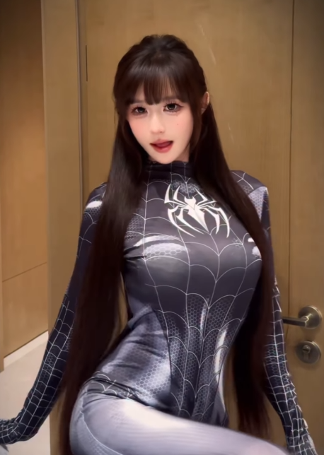 Video lau kính 7 giây của cô gái cosplay người nhện khiến fan nam muốn ngắm mãi- Ảnh 2.