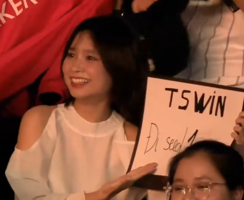 Lọt khoảnh khắc