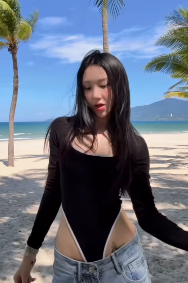 Mina Young diện đồ thiết kế trễ nải, chính chủ tự tin nhưng người xem lo lắng- Ảnh 3.