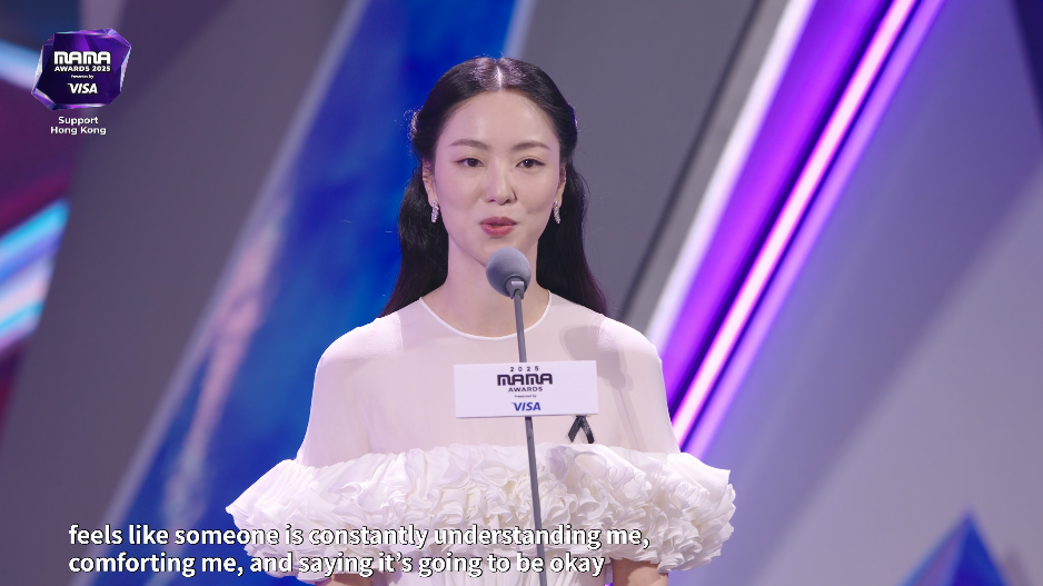 Khoảnh khắc xúc động nhất MAMA 2025: Park Bo Gum cúi đầu mở màn, xót xa tưởng niệm nạn nhân thảm hoạ cháy tại Hong Kong (Trung Quốc)- Ảnh 8.