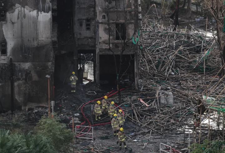 Ám ảnh hiện trường cháy chung cư Hong Kong: Tài sản thành tro, thi thể biến dạng- Ảnh 2.