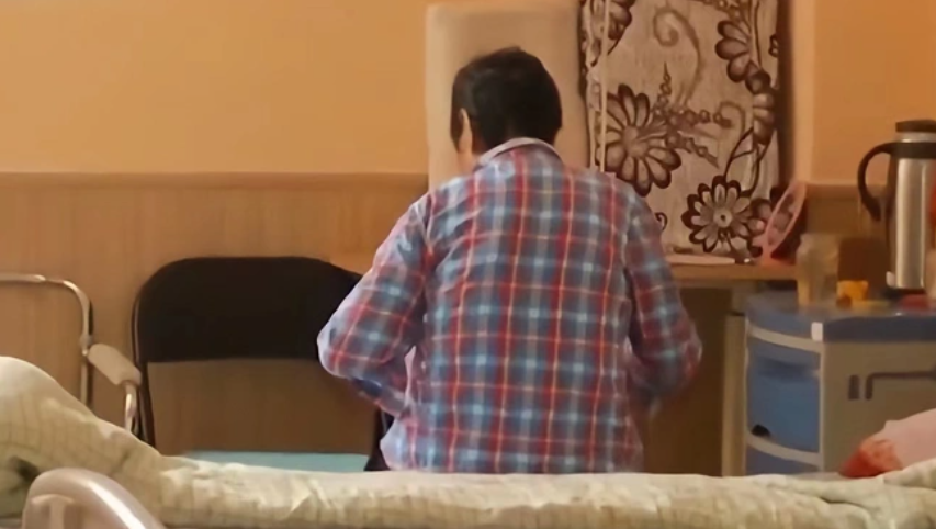 Sang tên cả 3 căn nhà cho cháu gái, bà nội bất ngờ bị đuổi ra đường và bị kiện đòi tiền thuê nhà: Lý do đau lòng- Ảnh 1.