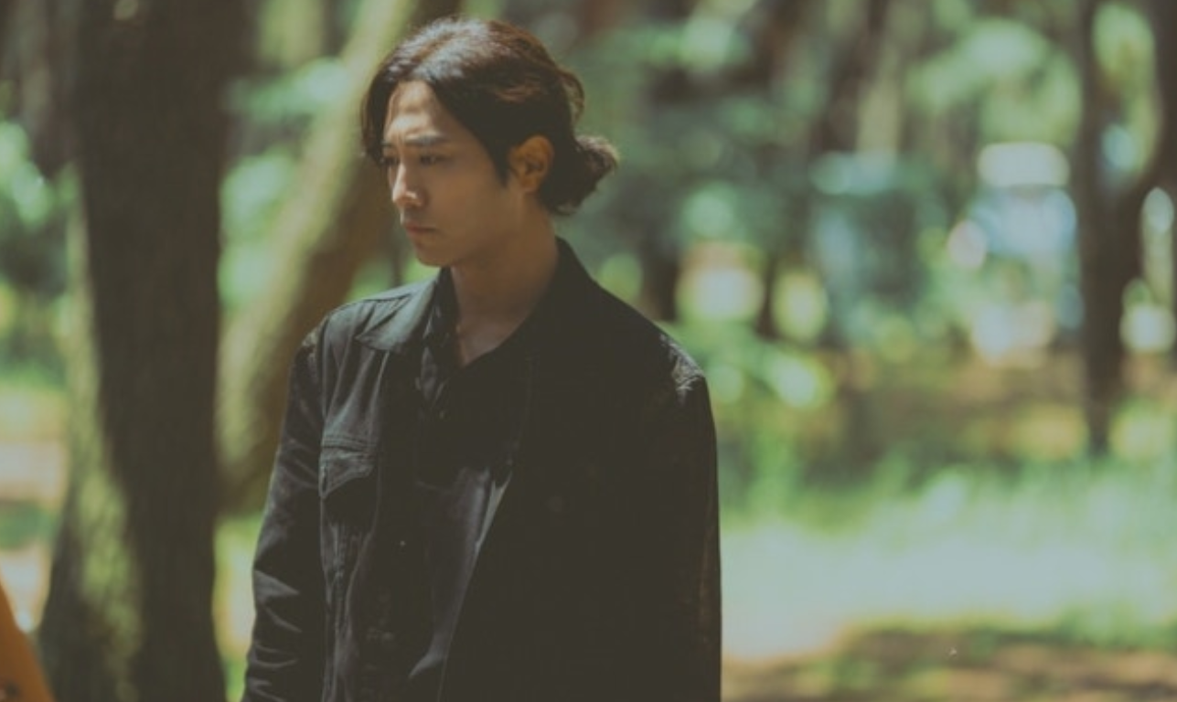 Ngoại hình gây lú của nam phụ Hậu Duệ Mặt Trời, còn đâu một thời đẹp ăn đứt Song Joong Ki- Ảnh 7.